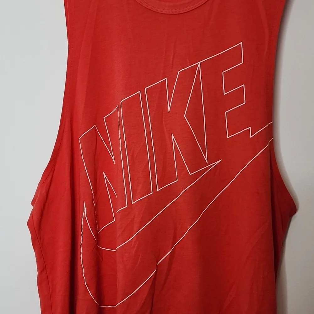 Nike muscle tank top size medium